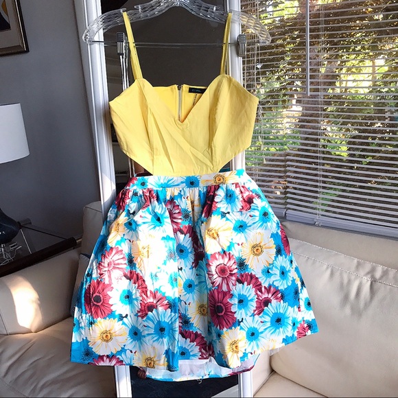 Yellow Blue Floral Mini Dress 🌺☀️🦋 - Picture 4 of 8